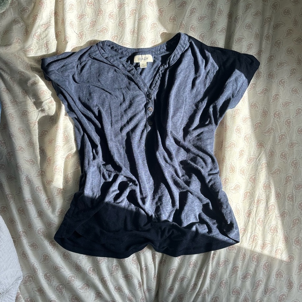 Cute, beachy Stye&Co blouse
